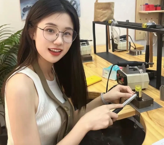 奈何纵情难入你中意，只妄山河亦难我相隔。哈哈哈哈[大笑][大笑][大笑][大笑]
