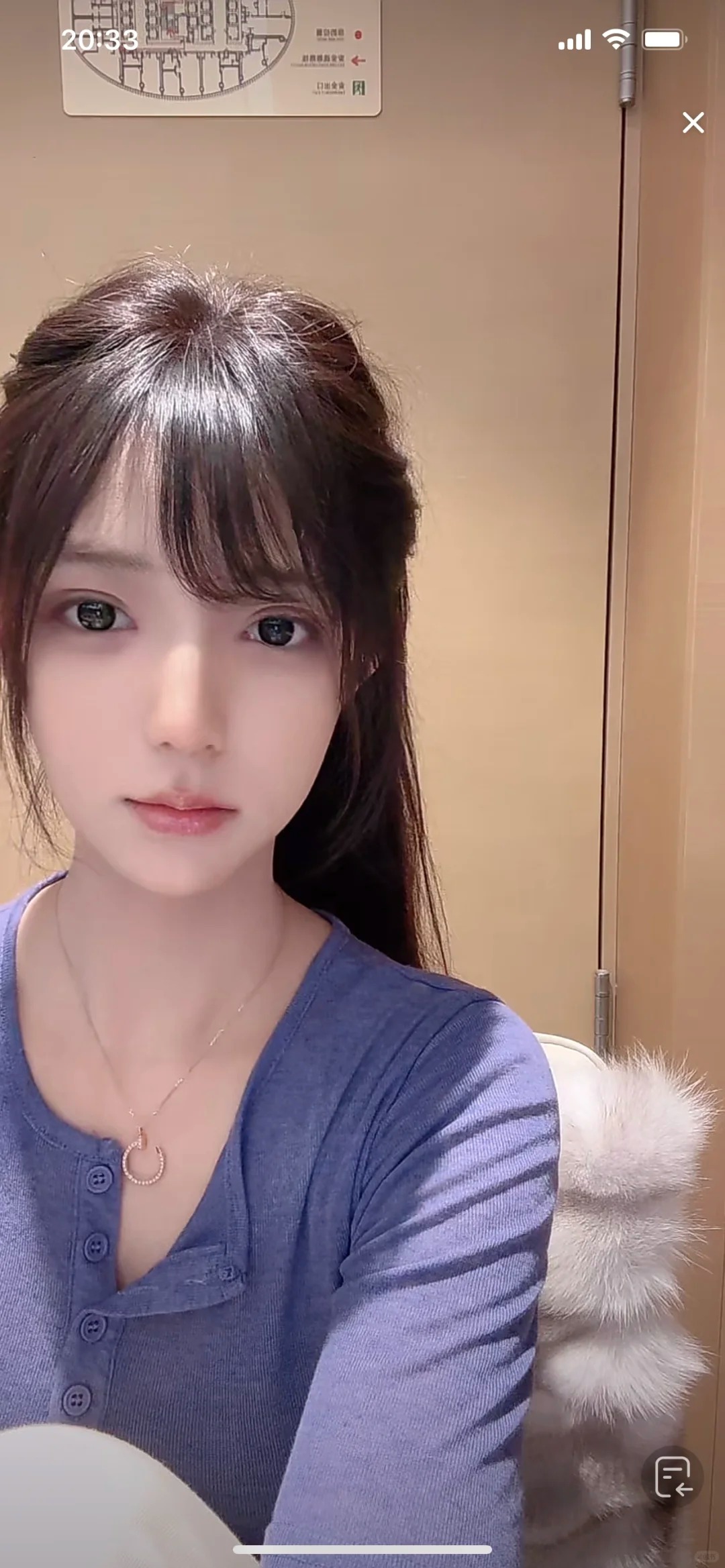 求问，去做主播还是找个班上？
两年前播过。后面退网了。现在想回来播，又发现漂亮的