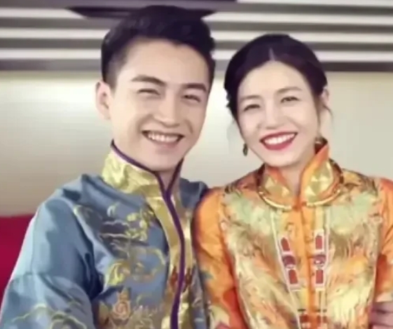 9年的婚姻终于走到了尽头。陈晓陈妍希这一对，从相恋到结婚，一直出乎大家意料，但是