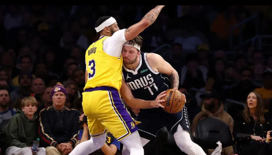 这比交易可以说湖人没有人情味，但不能说湖人没有脑子。

明眼人都能看出来浓眉和东