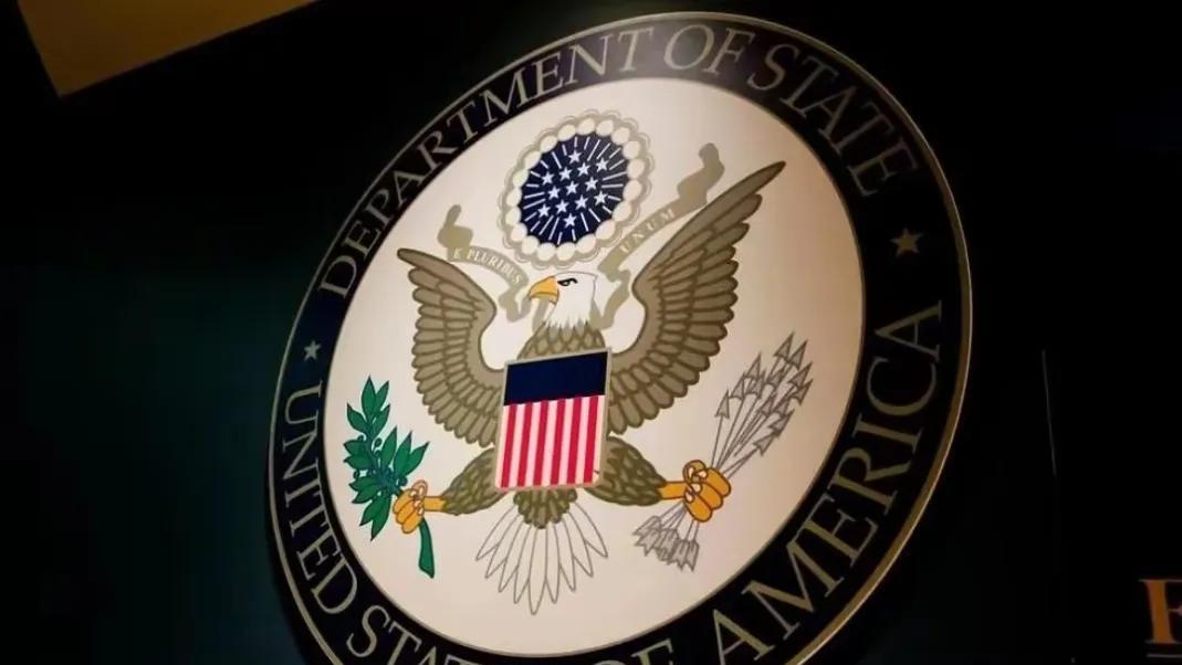 根据美国总统唐纳德·特朗普的决定，美国国务卿马可·鲁比奥发布了一项法令，暂停所有