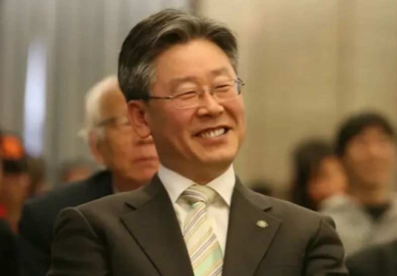 李小子，太狠了

原本大法官只有6位的情况下，尹总还有翻盘的机会。悠哉悠哉的在家