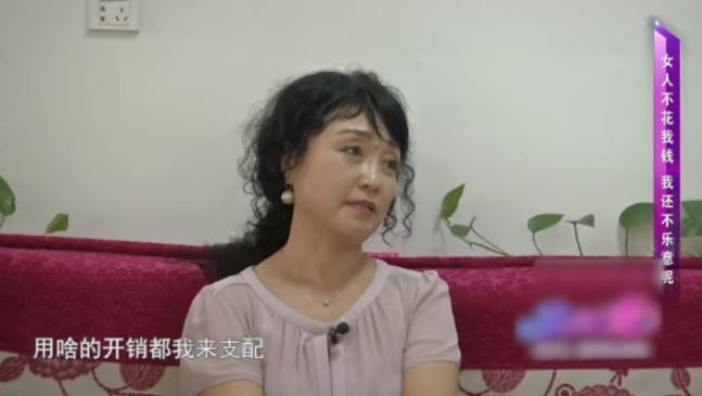 白嫖上瘾了！2023年，夕阳红相亲角，57岁的大叔邂逅了54岁的大妈。两人一见如