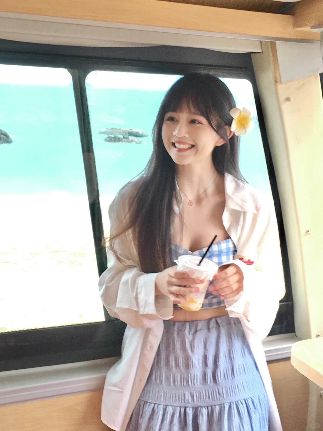 窗外是海的调色盘🎨
最近好热噢  感觉到了夏天
过几天又要去旅游咯开心开心🥳