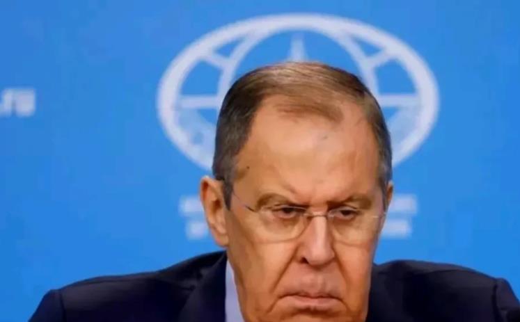 F-16战斗机上阵！
俄罗斯正式宣布全是打击目标！

最近，乌克兰迎来了一波大新