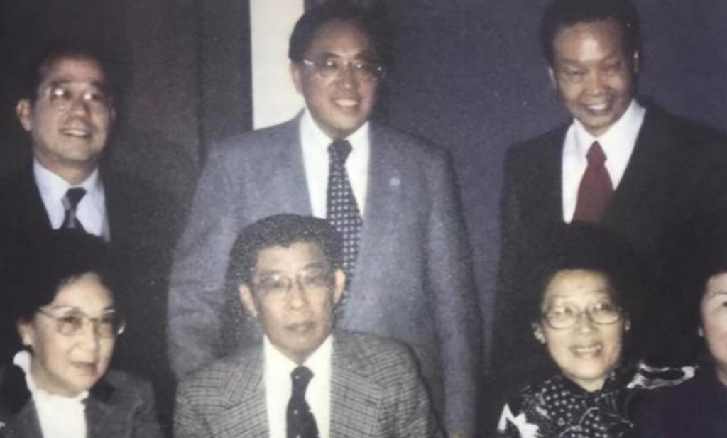 1987年，中国历史上首次发布了一项全球追捕令，锁定的目标是一个背叛国家安全的叛