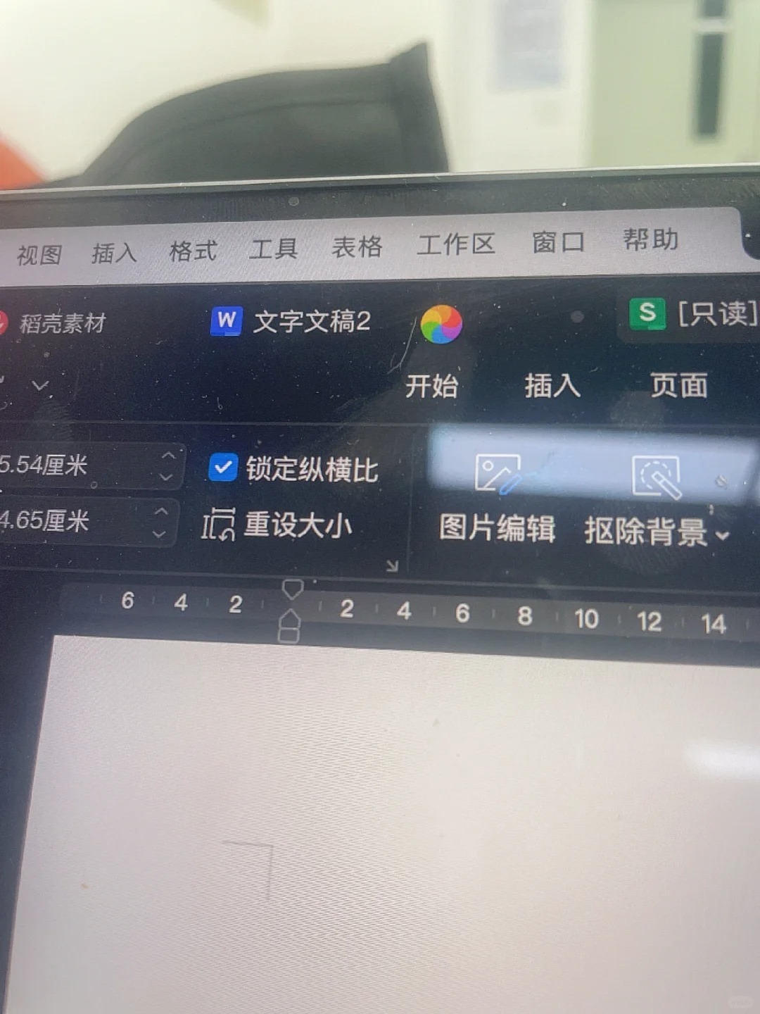 苹果电脑您配卖2万嘛
我去年10月份买的，M2芯片，14pro，16g+512，