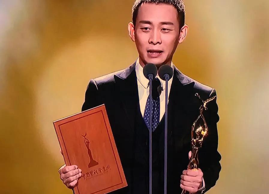 2018年，杨烁在颁奖典礼说：“张译长得难看，所以一直不火。”他的话引起大家哄堂