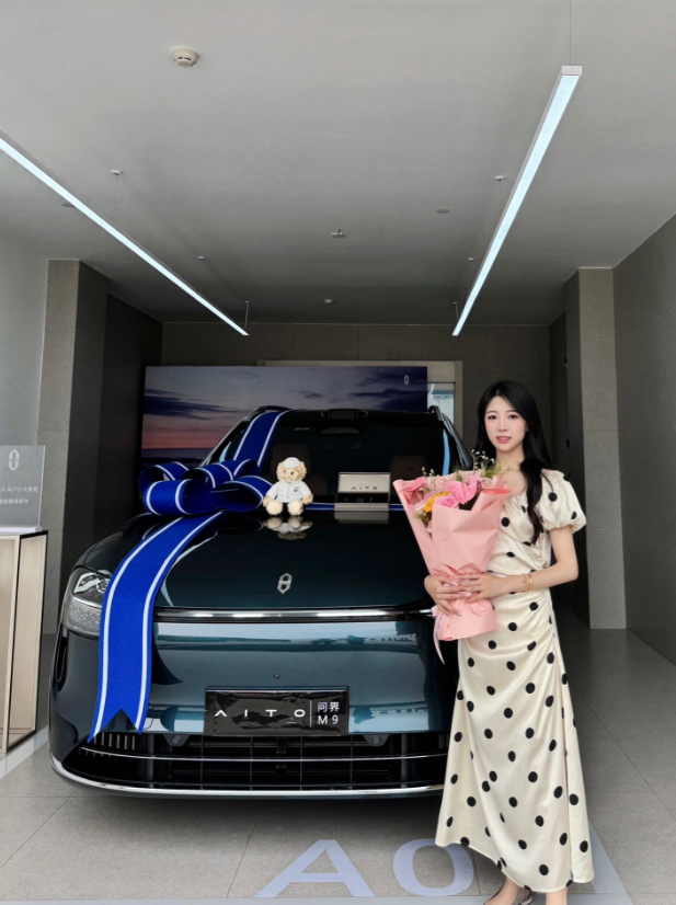 遥遥领先，配置拉满！
终于也是用上这个bgm#人生第一辆车 #华为 #问届m9 