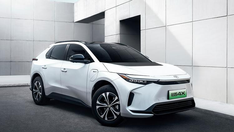 15万入手丰田纯电SUV！续航615km，智驾标配，太阳能黑科技加持