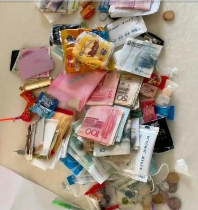 翻开女朋友的包包，真的是让我大开眼界!
