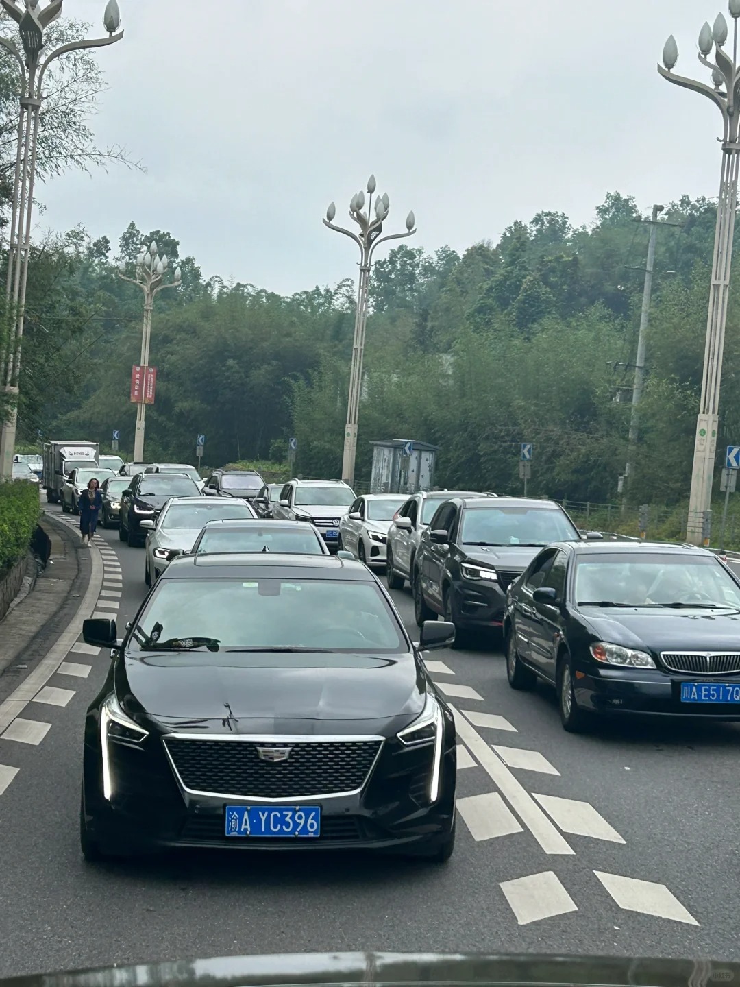 宜宾竹海，好好玩！
导航显示一个半小时

然后早上九点出门，下午一点还没有到景区