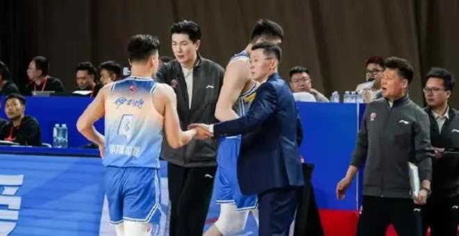 新疆男篮107-104广厦男篮，通过数据和正负值，分析新疆男篮球员，谁的表现出色