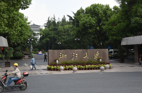 浙大贫困生引争议