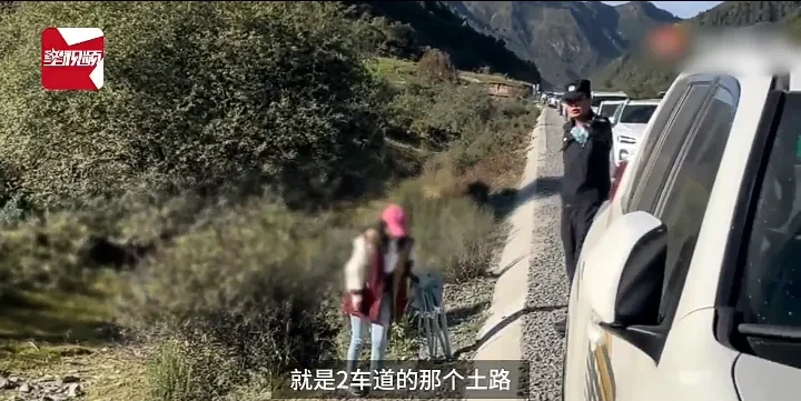 太嚣张了！10月3日，甘肃一名网友发视频称，自己开车时看到一路都堵车，结果发现源