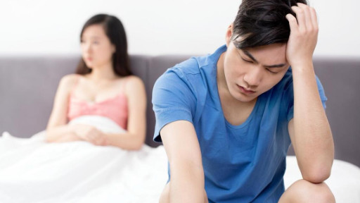 32岁女子未婚先孕，男友翻脸拒结婚，2年后，恶报来了