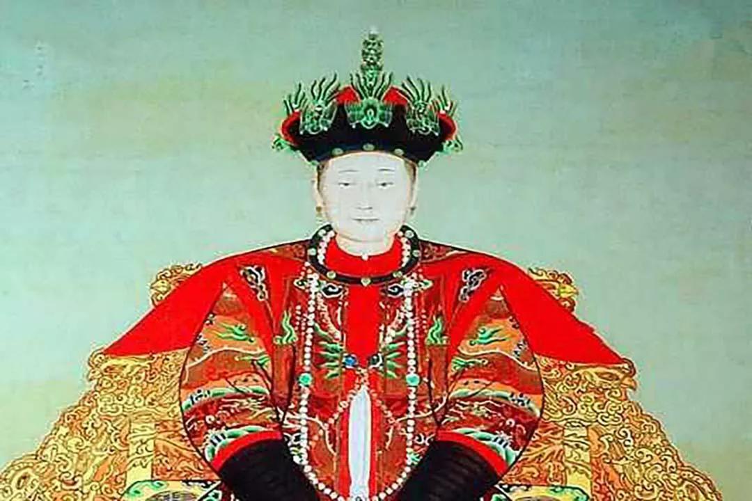 1634年，26岁海兰珠嫁给43岁的姑父皇太极。她，比妹妹晚嫁9年，比姑姑甚至晚