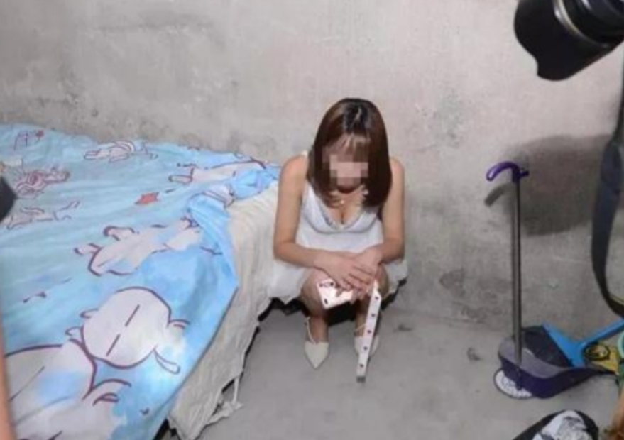 “都是好色惹的祸！”辽宁，当天晚上，男子在看护房内与女网友发生关系，突然嘴角流口