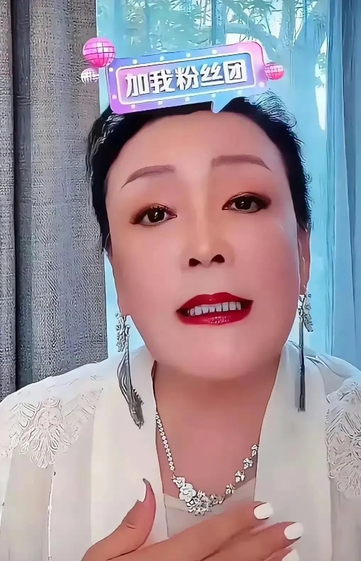 这对母子摊上事了，被封禁，被审判，儿子和妈断绝了关系，人家悲剧重演，再有钱再强势