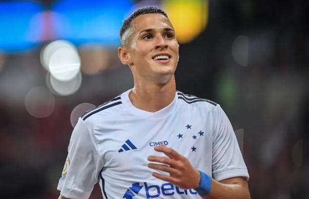 维塔尔转会海港，低价高质引关注，中超新星闪亮登场