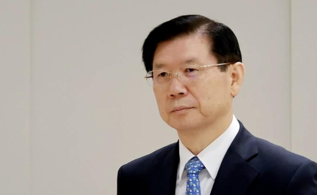 韩国公调处昨日以妨碍特别行动为由立案调查总统警卫处长和次长，传唤两人于4日到共同