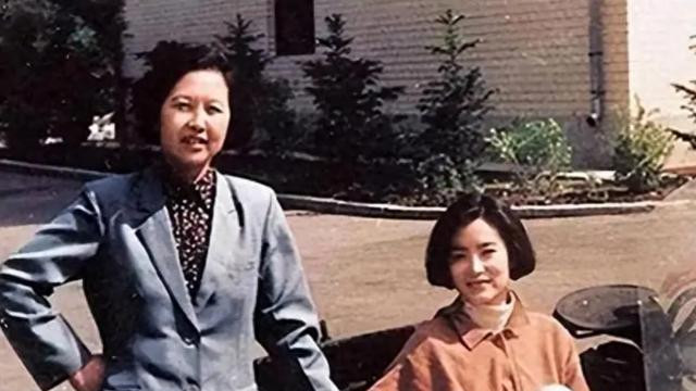 林莉追忆初见大明星妹妹林青霞，她像个孩子，姐姐叫没完