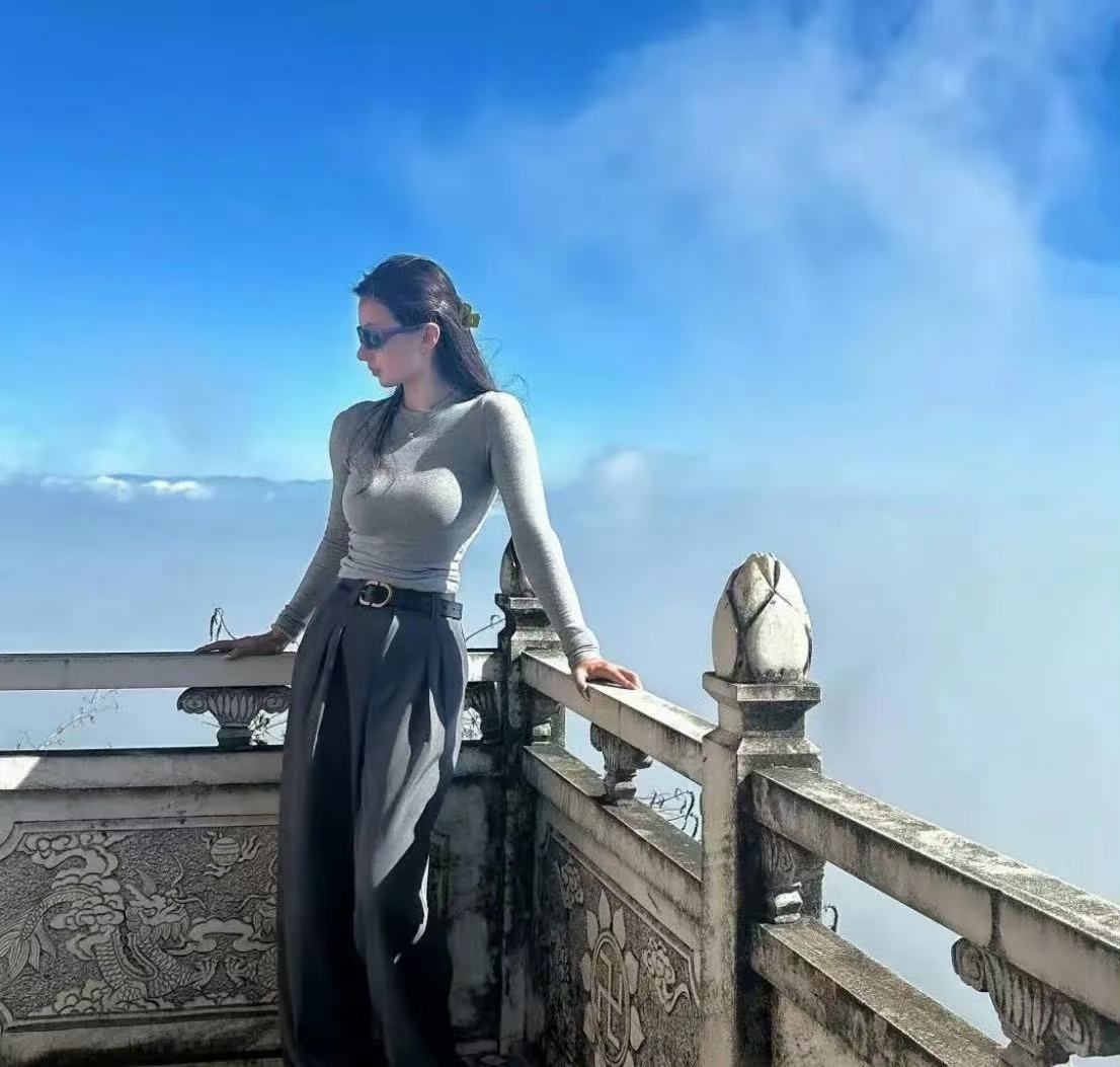 跟学姐一块爬山真的很舒服哈哈哈哈