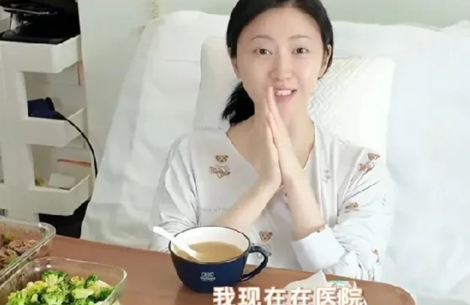 11月4日，景甜晒出视频，称自己前几天刚动了手术，目前正在医院住院养伤，她说手术