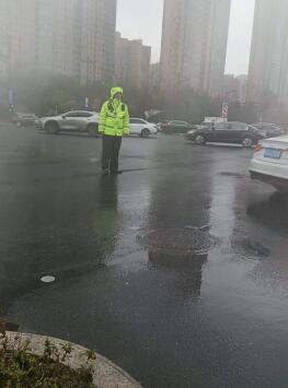 虽然他很辛苦，但还是没同情心
