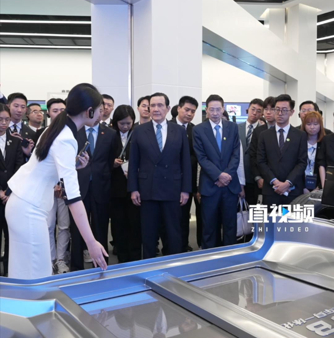 4月2日，马英九一行参观了比亚迪深圳总部，各种比亚迪车辆技术的展示就不说了，当他