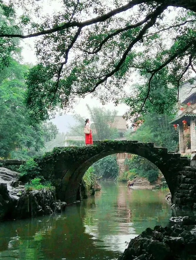 老婆今天跟我说，但凡聪明一点的男人都会把家里的钱交给女人管理，因为女人一旦开始管