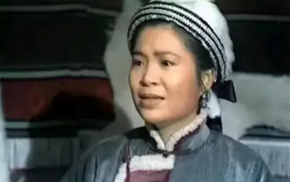 三版郭靖的母亲:李萍！
为啥我们总是说TVb是经典的，因为他的选角从来没有错过，