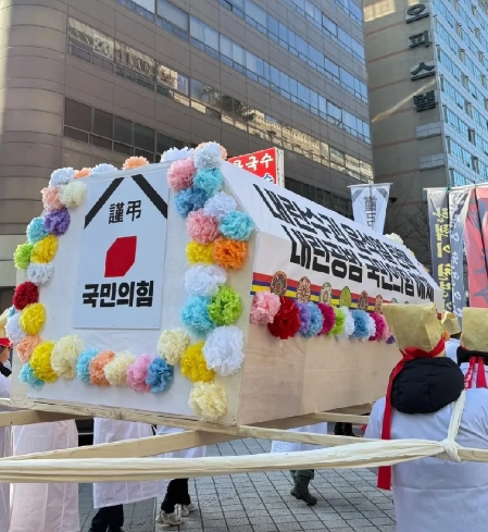 韩国弹劾尹锡悦现“硬核”一幕