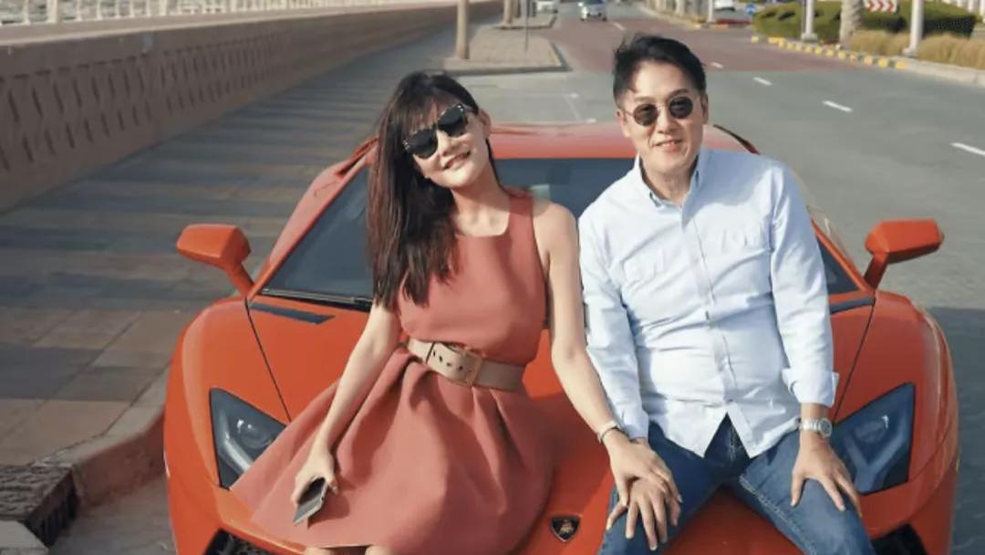 66岁香港富豪婚外情被曝，五年四胎原配不知情，大哥曾出轨关之琳