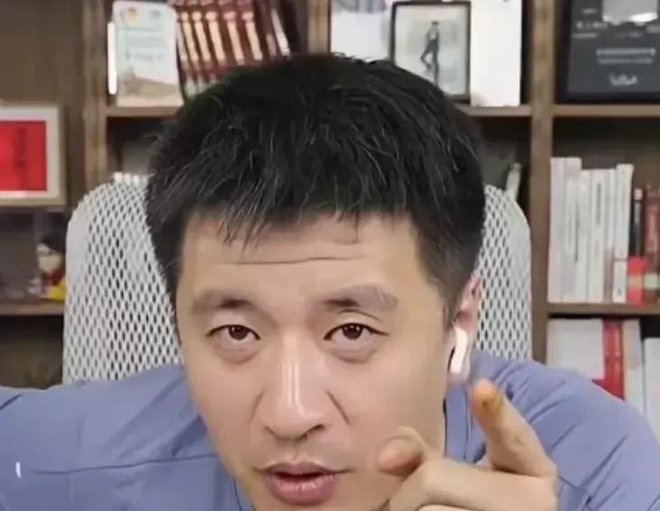 普通人逆袭的七个步骤：
第一，做一个无情无义的人。不要和任何一个亲戚联系，不要跟