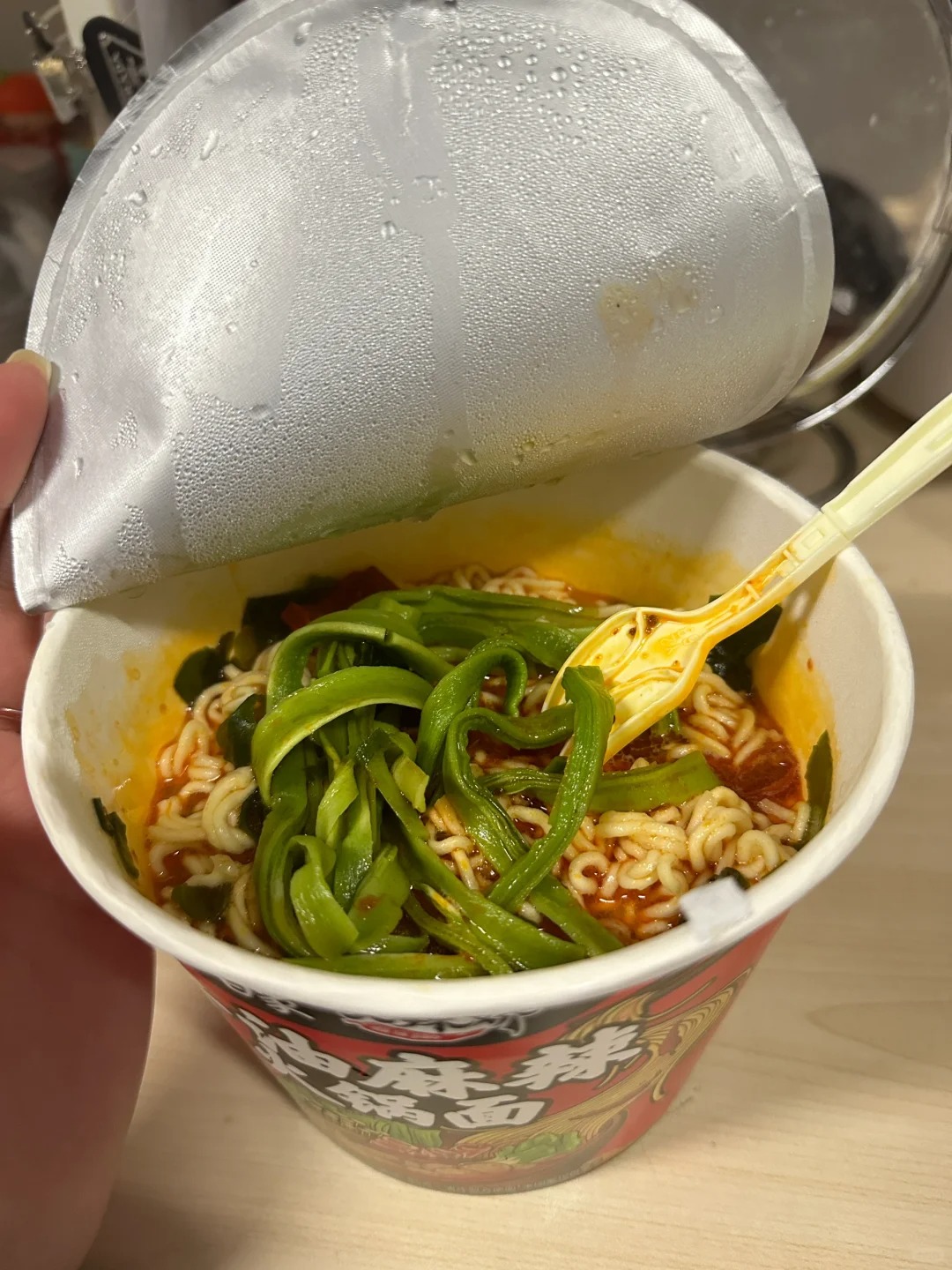 21世纪最伟大的发明！
泡面里面加贡菜！#神器 #太好吃了 #泡面
直接和面一起