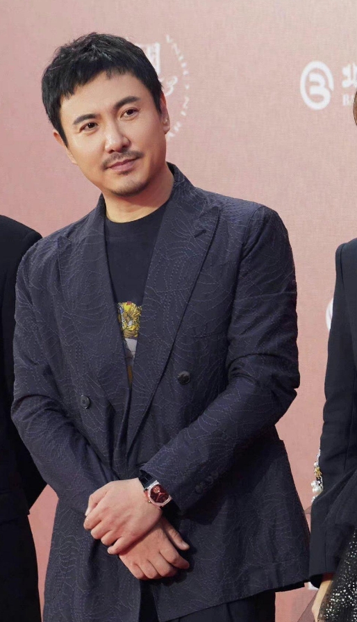 演员，沈腾说，和马丽第一次上春晚彩排，她竟忘词了，把我气坏了。

沈腾说，我和马
