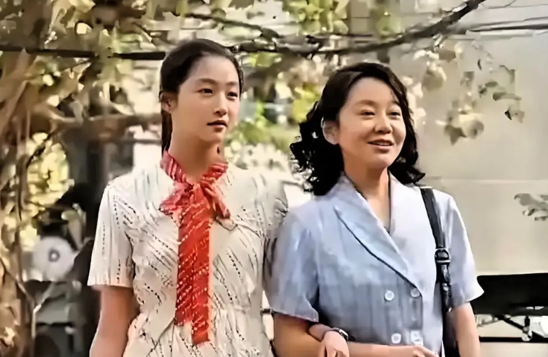 《小巷人家》39集，庄筱婷考上上海编制，临离开家的前一晚黄玲说：“你去上海上了四