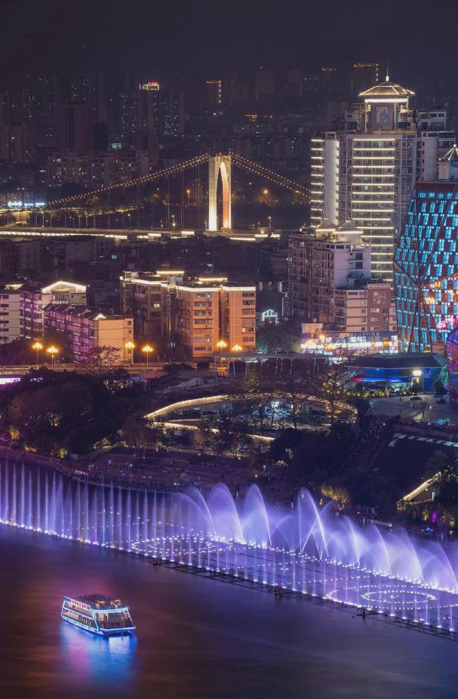 我本不知这 “city” 为何意，细细想来，大约是指那都市罢