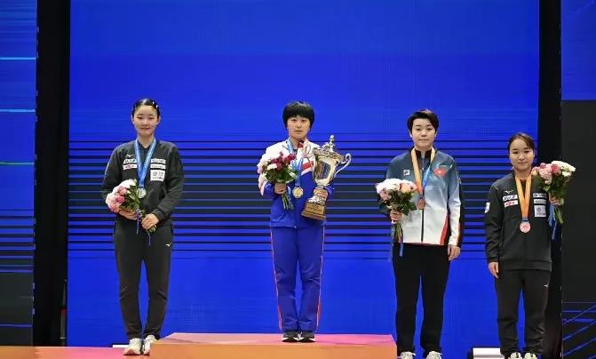 张本美和虽然没有拿到今年亚锦赛的女单冠军，但是发现张本美和的个子实在是很高，居然