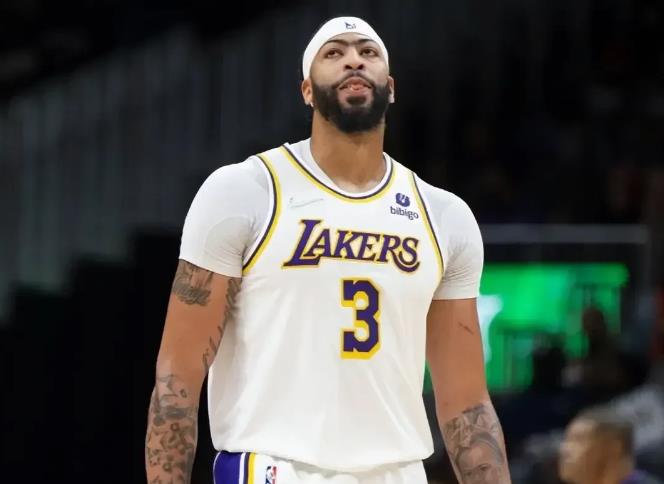 得分王之争？这就是差距；

浓眉哥，31岁，年薪4322万美金；
出战7场，场均