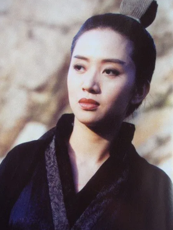 李连杰曾经是梅艳芳的偶像，梅艳芳为了追星跑到剧组，从客串角色一直做到女主角，李连