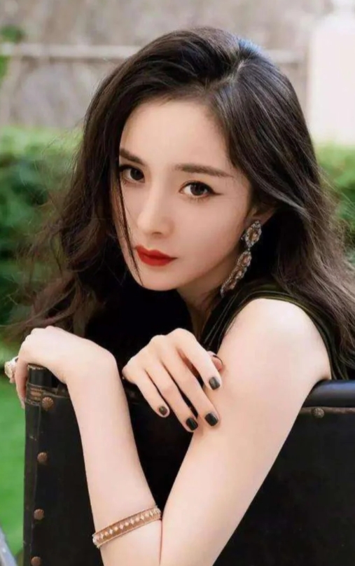 顶流明星杨幂为什么这么拼？