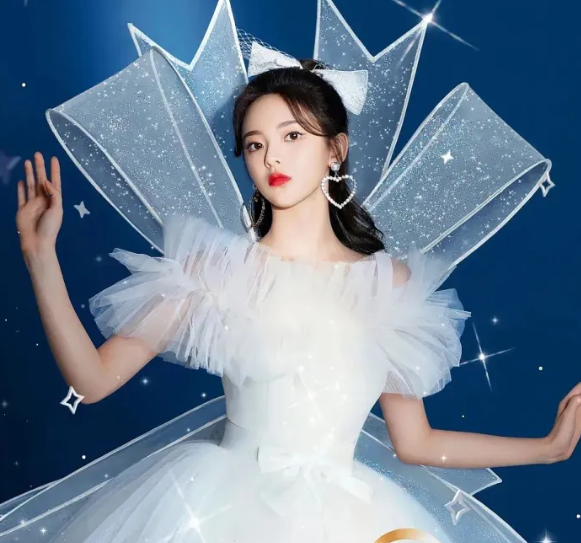 杨超越主题照超越自己，非凡美丽！