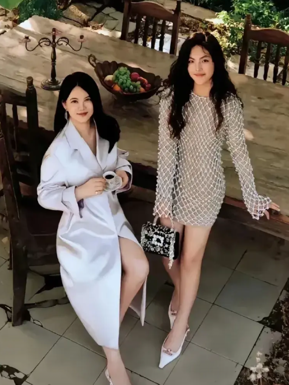 李湘，富养出来的闺女留给谁？
富养女儿穷养儿，对吗？仁者见仁，智者见智！
但是李