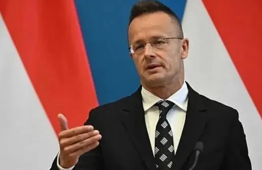 欧盟轮值主席国匈牙利的外交部长西雅尔多放了个大招