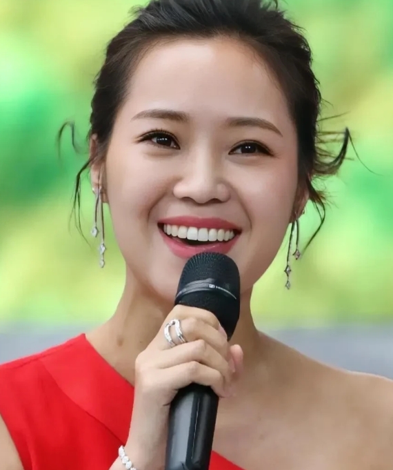 说云朵要感恩的那些稻迷，你没听清楚了，如果刀郎老师把云朵当成自己的徒弟，为何徒弟