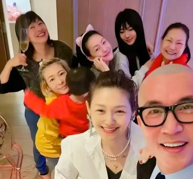 发现没？目前s家的处境太尴尬了！ 

具俊晔走了，因为这个家也没有心情待下去了，