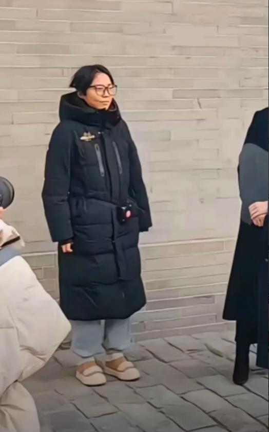 邯郸鸡窝头女士的基本情况，她今年26岁，是个大学生，刚毕业一年多，是邯郸峰峰矿区