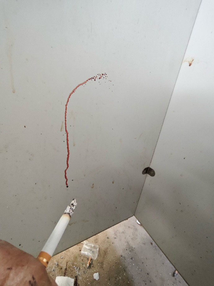 这一定是个悲伤的故事。 ​​​